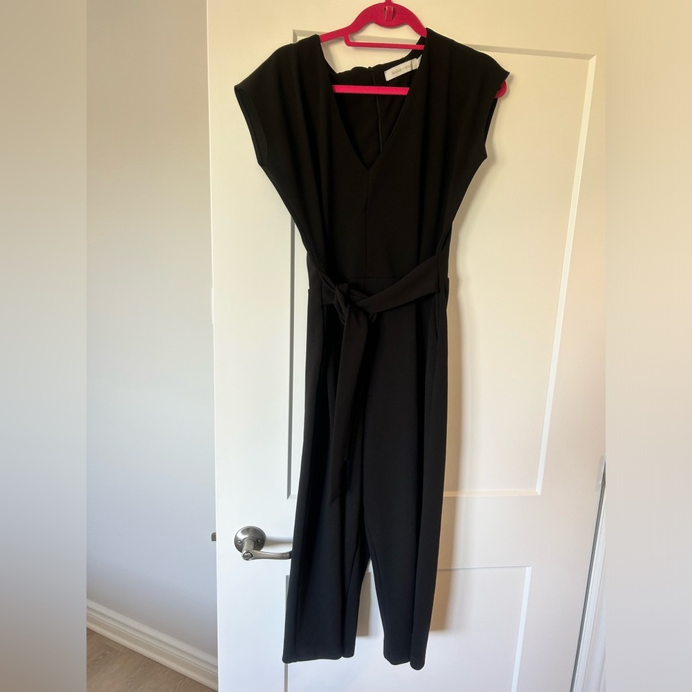 Black jumpsuit! Great quality with a nice thick matieral that’s still breathable